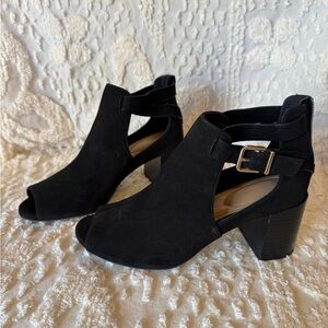 Giani Bernini Black Suede Peep-Toe Block Heel Booties # 560